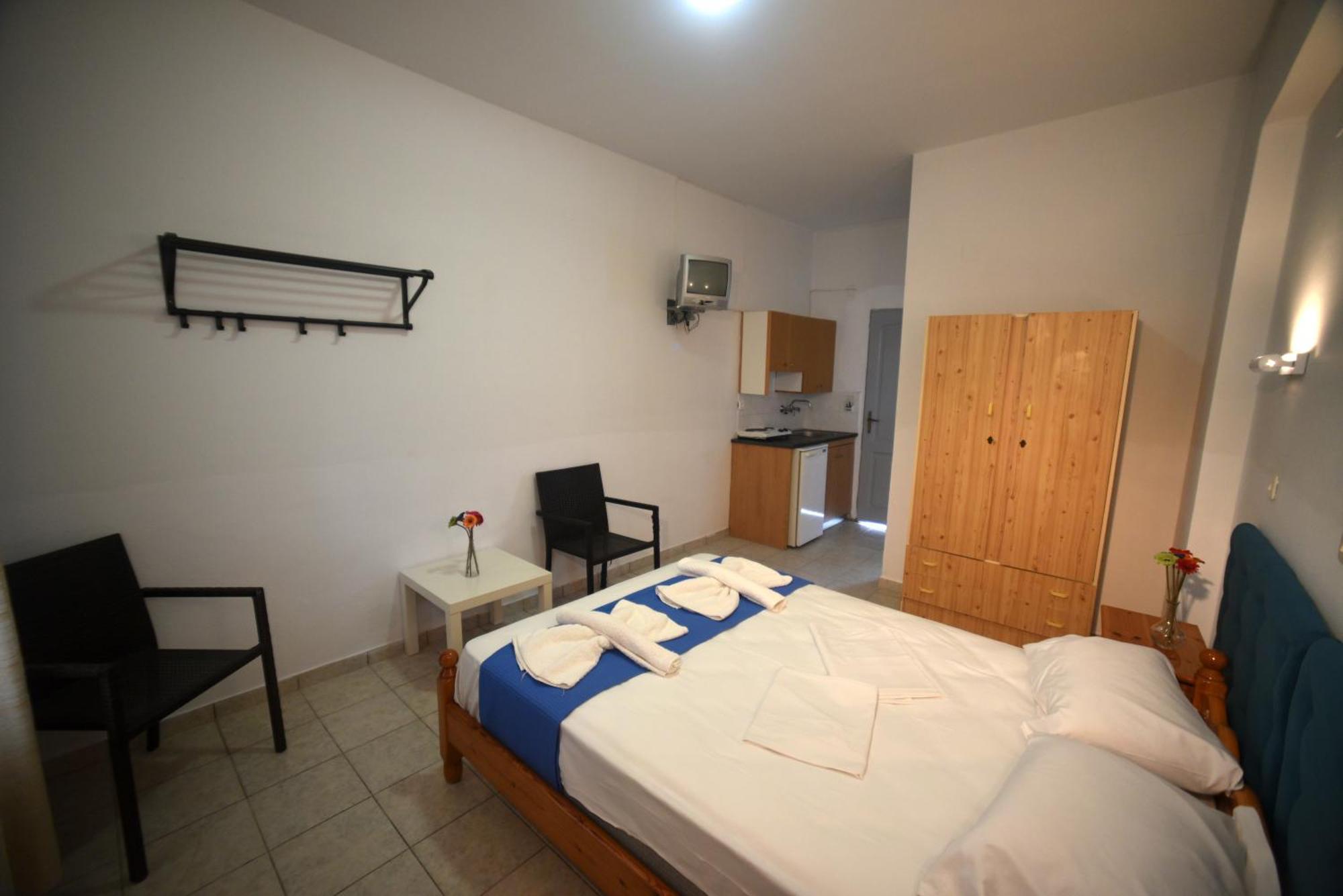 Anaxos Bay Rooms & Apartments Екстер'єр фото