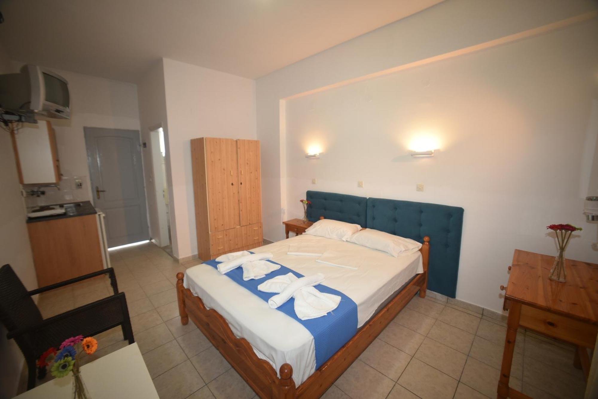 Anaxos Bay Rooms & Apartments Екстер'єр фото